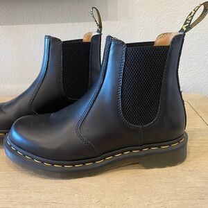 Doc martins Chelsea 2976 black boot size 7